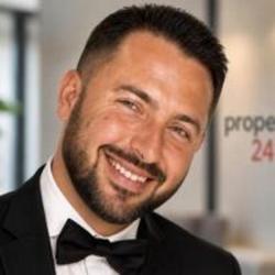 Hanber Leedo, estate agent