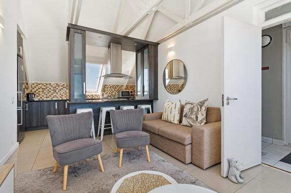 Apartment / Flat For Rent in Dolphin Beach, Cape Town