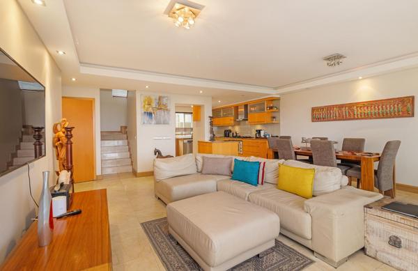 Apartment / Flat For Rent in Dolphin Beach, Cape Town